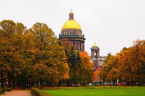 念願のモスクワ・サンクトペテルブルグに行ってきました！いつものごとく、詳しくはブログにて！<br />１０月は黄金のロシアというらしく、木々がきれいなイエローでとてもきれいでした！<br />