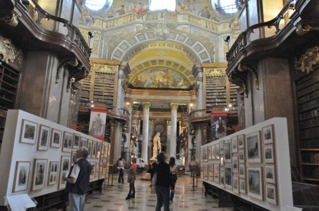 2011年オーストリア旅行記　その7　世界一美しい図書館　国立図書館プルンクザール