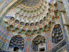 2011年秋ウズベキスタン旅行第３日目（２）ブハラ：午後の散策開始！──絨毯博物館のマゴキ・マッタリ・モスクからウルグベク・メドレセとアブドゥールアジス・ハン・メドレセまで、舌鼓を打ちっぱなし@