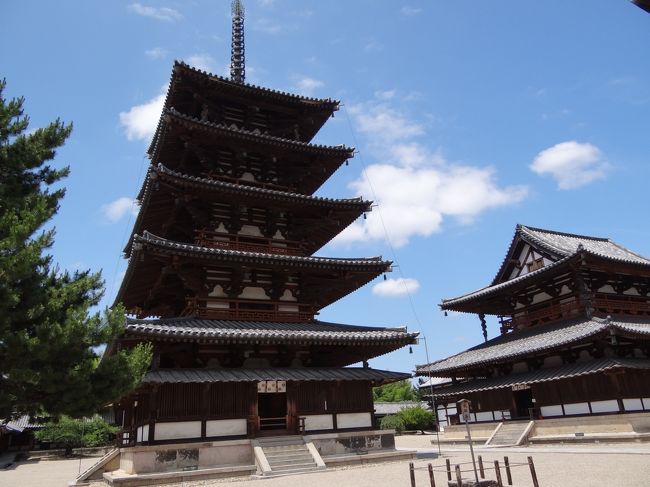 中学の修学旅行以来何度か奈良を訪れてはいるのですが、今回は、ちょっと足をのばして法隆寺へ。<br />聖徳太子さまが、何時も沢山身近にあって欲しいとの願いを込めて。