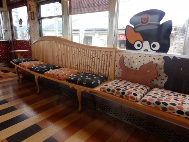 今年は中期の出張が多い。今回も関西の某市に半月(!)。<br />狭いビジネスホテルの部屋での缶詰状態は、精神的に厳しいものがある。<br /><br />癒されたいっ!!!<br /><br />癒しといえば、まず「猫=にゃんこ」。<br />猫と言えば「猫の駅長がいる駅」が和歌山にあるらしい。<br />調べてみたら、その駅は南紀ではなく(なぜか、南紀の山の中の駅だと思いこんでいた)、和歌山市のお隣「紀の川市」にあるらしい。<br /><br />それなら、ちょっと行ってみますか〜。