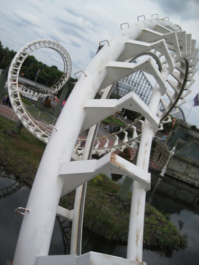 2012年7月2日<br />ハイデパーク・ソルタウ遊園地<br /><br />今回は子連れで。<br /><br />ここの遊園地は絶叫系コースターが充実していて<br />大人も十分楽しめますが、<br />まだそういうのに乗れない小さな子達でも<br />楽しめるものがたくさんありますヨ。