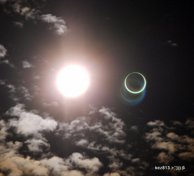 宇宙の扉はるか金環食<br />2012.05.21.07.30の空<br /><br />季節の空、天体から宇宙へ<br /><br />５月の金環食から空のニュースが増えました<br />金星通過も不思議が増すばかり<br /><br />植物や花たちは感じているのでしょうか(^^♪<br /><br />いい季節にカンパイ&gt;゜)))彡