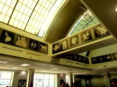 msa900南米９章周遊旅情⑦モダン絵画美術館にいるようなホヘル・ぺジャス空港待合室 in リマ