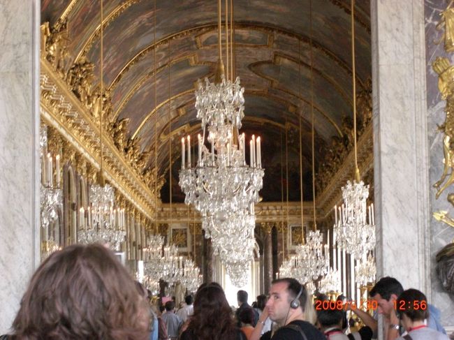 今回の旅も５月８日に始まって、これから当地２泊とパリ４泊を残すのみとなった。旅の終わりは寂しさと此処まで来たと云う安堵感が在る、その感慨は人生のたそがれを迎えた、我が人生に重なる。フランス革命の重要な舞台となったヴェルサイユ宮殿、何の説明も要さないだろう。
