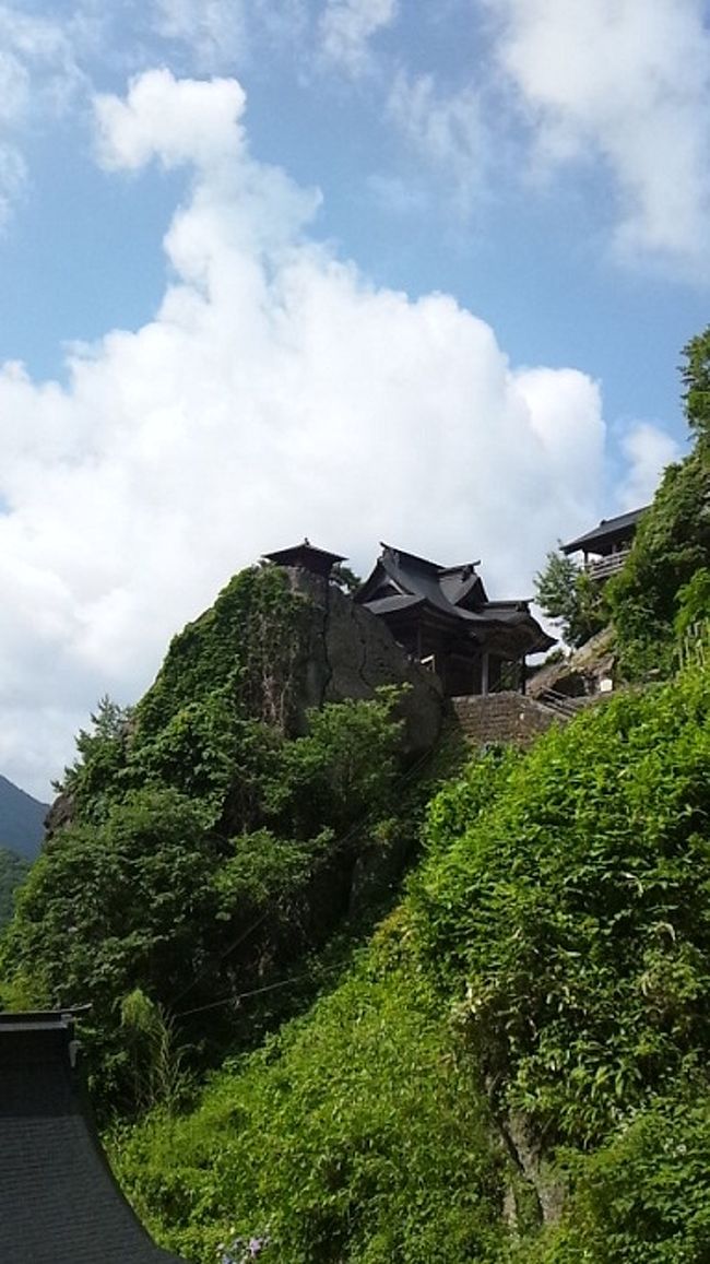 旅行２日目<br /><br />実は、山形はラーメン消費量日本一といわれるほどラーメン文化盛んな県。<br /><br />いくつも存在する地ラーメンの発祥の店を巡ります。