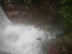 大人の水遊び　inみなかみ：２０１２-２　西黒沢でキャニオニング！