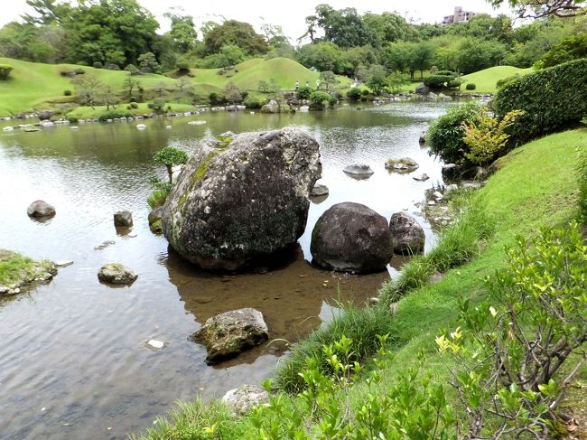 雨にたたられた四国旅行でしたが、皮肉なことに熊本(出発地)に戻ったとたんに快晴となりました。このままでは来た甲斐がないと思い、帰る間際になって水前寺公園への立ち寄りを決断いたしました。「終わりよければすべてよし」といいますが、それでも総合天は30点程度かと思います。いつかリベンジしたいと思います。