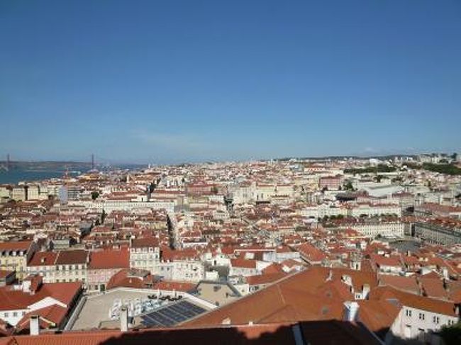 優雅なポルトガル旅・憧れのマデイラ島でバカンス♪　Ｖｏｌ９（第２日目午前）　☆リスボン：「サン・ジョルジェ城」の公園から朝日を浴びて輝くリスボンの街並み♪