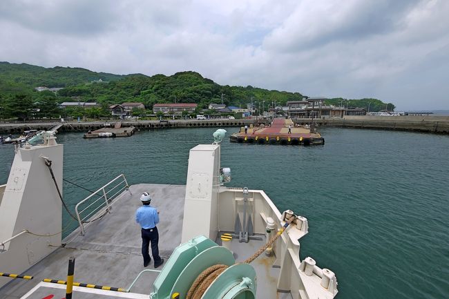 さて研究会の後の少ない時間，ヒルトン福岡シーホークから近いところとして，能古島に行くことにした．9名同行した中で，1人は早く帰り，もう一人は柳川に遊びに行った．のこり7人で能古島へ．1315発の福岡市営能古渡船で渡る．わずか10分の船旅．フェリーボートなので割と大きい．ヤフードームや志賀島などをみつつ，短いが皆でクルーズ気分．1325には能古島到着．私を含め5人はバスでアイランドパークに行くことにした．急で狭い道をバスは行く．さっきまで大都会にいたとは思えないバス路線だ！こんな近いのなら本当に手軽なリゾートだ！