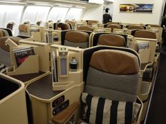 エティハド航空　パールビジネスクラス（ETIHAD AIRWAYS・EY ）　成田～アブダビ　と　なんちゃってANA SUITE LOUNGE　（2012/7　ドバイ・モルディブ①）