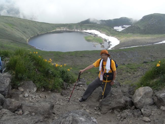 ６月２２日（日）某団体で「鳥海山登山」を、山頂まで後半分くらいの地点にある「鳥海湖」まで頑張って来ました。山地に在住の「綺麗どころ」さんが出迎えてくれましたの紹介いたします。