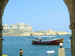 弾丸ハネムーン 24 1 マルタ共和国 Malta 1日目 コミノ島の美しき海 夕日に包まれたヴァレッタの街 その他の観光地 マルタ の旅行記 ブログ By Joさん フォートラベル