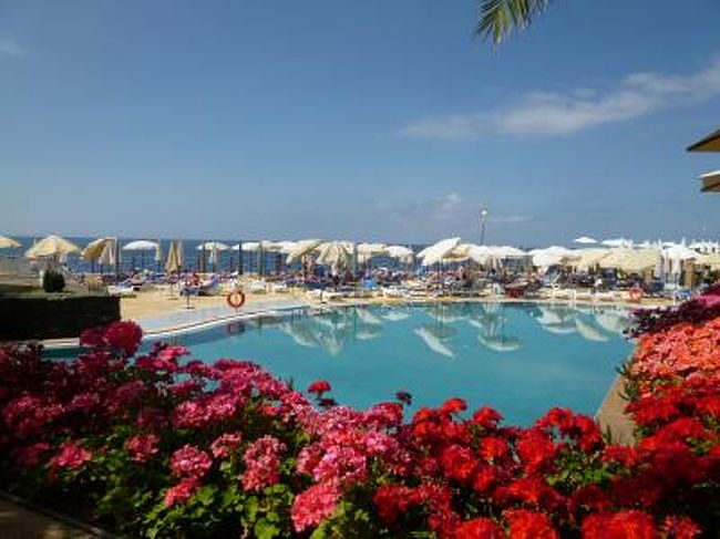 優雅なポルトガル旅・憧れのマデイラ島でバカンス♪　Ｖｏｌ６４（第６日目午前）　☆マデイラ島フンシャル：高級ホテル「クリフ・ベイ」のプールやスイートルームのテラスで優雅にくつろぐ♪