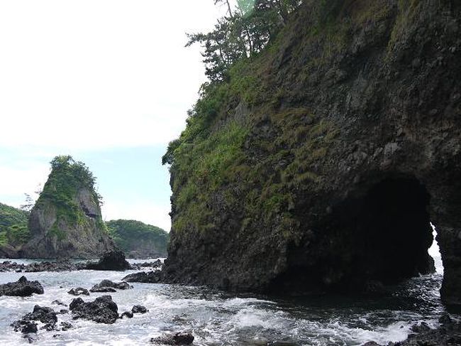 能登・和倉温泉旅行２日目の続きです。<br /> <br />のとじま水族館を満喫した後は、巌門へ向かいました。<br /> <br />ここは、随分昔に友達たちとドライブで訪れた事がある懐かしい場所です。<br />