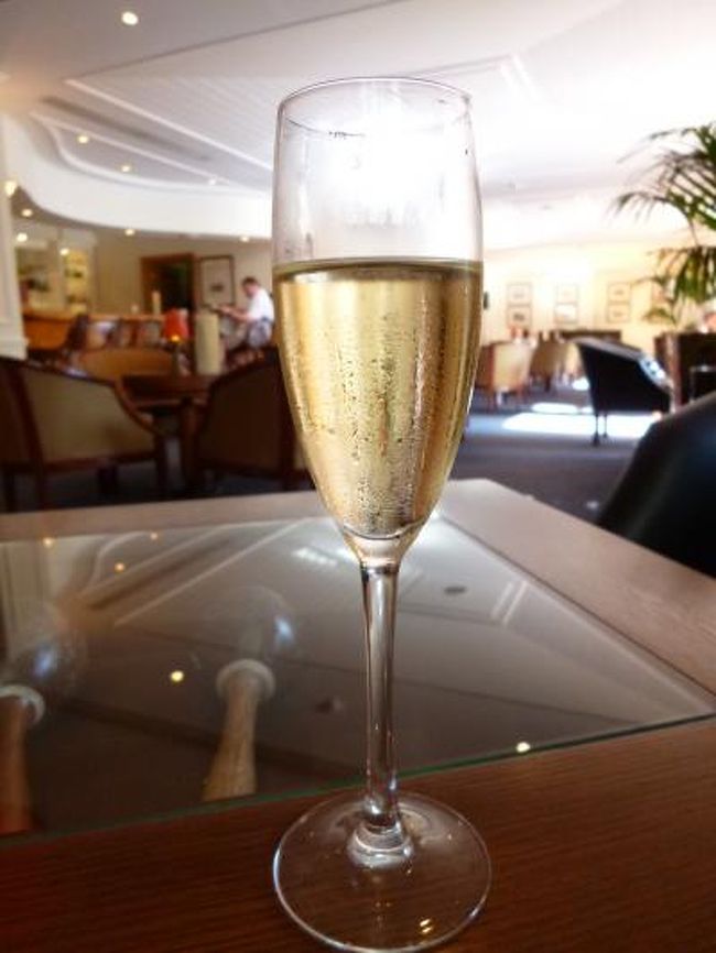 優雅なポルトガル旅・憧れのマデイラ島でバカンス♪　Ｖｏｌ７０（第６日目夜）　☆マデイラ島フンシャル：「クリフ・ベイ」のイベント「シャンパン・ナイト」でシャンパンを頂く♪ディナーは「The Rose Garden」の豪華なブッフェを楽しむ♪