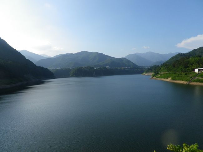 7月31日、みなかみ町旧新治村の猿ヶ京温泉の「仁田屋」に宿泊、近くにある赤谷湖（相俣ダム）周辺を散策、赤谷湖記念公園・さかさザクラ・相俣ダム資料室などを見る、宿のそばにある猿ヶ京関所跡もちょっと覗く。<br /><br />翌日は三国街道猿ヶ京宿を眺めて、永井宿へ移動。