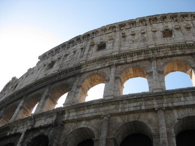 2012年7月、少し長い夏休みが取れたので、今年はイタリア旅行を計画しました。<br />ヨーロッパは3回目、イタリアは夫婦2人とも初めてです。古代ローマ遺跡、ナポリ、青の洞窟、アマルフィ、ポンペイ、フィレンツェ、ピサ、ベネチア、ベローナ、ミラノと8日間でイタリアを北上して回る少し駆け足のツアーでしたが、大満足の旅となりました。
