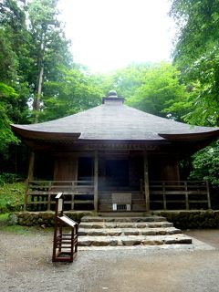 奥の細道を訪ねて第10回09中尊寺⑥芭蕉像と句碑と”経堂”、芭蕉が目にしたであろう”旧覆堂”