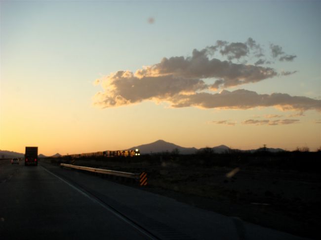2010年4月9日(金)〜4月10日(土)にテキサス州オースティンで行われる、LONE STAR ROD &amp; KUSTOM ROUND UPに参加する為、L.A. から片道1,385マイル(約2229km)のロードトリップ。