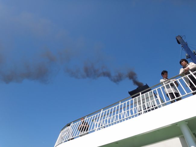 青森まで来たからにゃ、北海道に渡ってみようかと。<br /><br />列車の方が早いんでしょうが、やっぱ船で渡りたいなぁ。青函連絡船は引退してしまってますが、フェリーが就航していますんで、そちらで函館まで。<br /><br />津軽海峡フェリーと、青函フェリーの二社が運航していますが…値段は高いけど、便利な津軽海峡フェリーで。