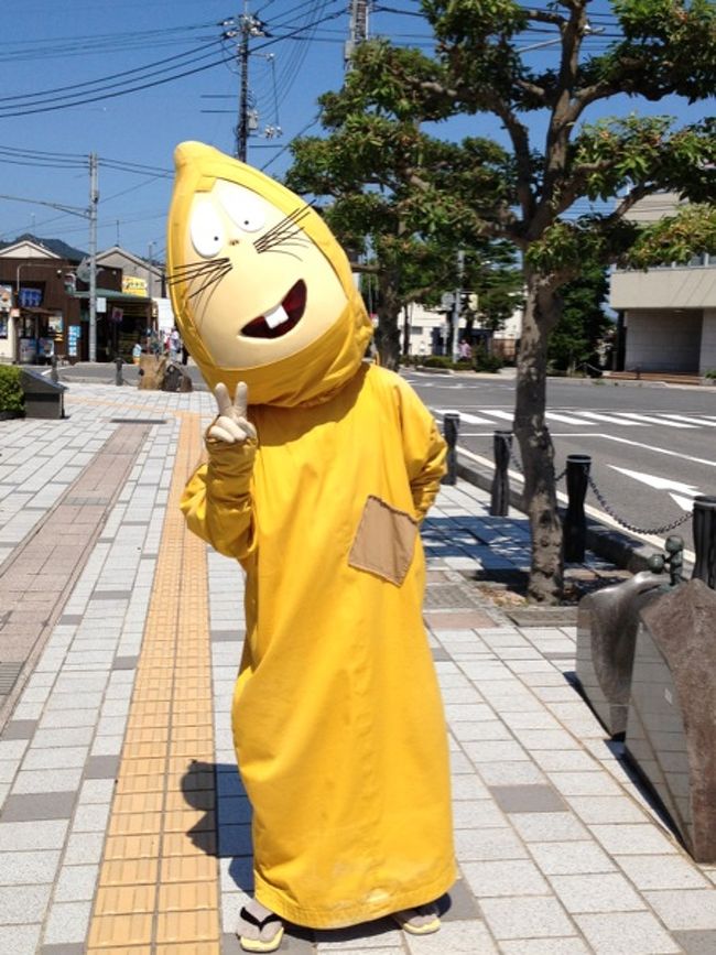 　島根県美保から、境港へ。<br /><br />家族が楽しみにしていた「水木しげるロード」へ。<br /><br />ご周知、米子空港は「米子鬼太郎空港」<br /><br />~~~~~~~~~~~~~~~~~~~~~~~~~~~~~~~~~~~~~~~~~~~~~~~~~~~~~~~~~~~~<br />以下、ご参考までにＪＲ境線（米子ー境港）各駅の駅名をご紹介（＾_＾）<br />鬼太郎で活躍した各種スター妖怪が登場！<br /><br />★米子駅ーねずみ男駅<br />★博労町駅ーコロポックル駅<br />★富士見町駅ーざしきわらし駅<br />★後藤駅ーどろたぼう駅<br />★三本松口駅ーそでひき小僧駅<br />★河崎口駅ー傘化け駅<br />★弓ヶ浜駅ーあずきあらい駅<br />★和田浜駅ーつちころび駅<br />★大篠津町駅ー砂かけばばあ駅<br />★米子空港駅ーべとべとさん駅<br />★中浜駅ー牛鬼駅（確か唯一、鬼太郎が倒せずにカルラ様に倒して貰った妖怪だっはず！）<br />★高松町駅ーすねこすり駅<br />★余子駅ーこなきじじい駅<br />★上道駅ー一反木綿駅<br />★馬場崎町駅ーキジムナー駅<br />★境港駅ー鬼太郎駅