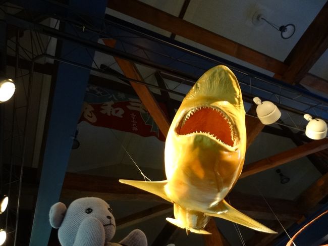 前回来たときにはできていなかった水木しげる記念館と、前回来たとき気に入っていた海とくらしの史料館を再訪。<br />観光客の入り具合は全然違ってましたが、どちらも楽しめたのでした。<br /><br />帰り道に、松江の八重垣神社にもちょこっと参拝したのでした。