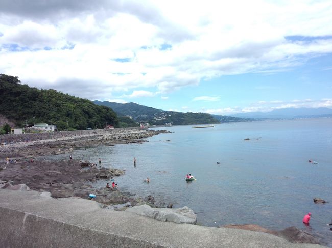 おいしくて新鮮な魚料理と海遊びの目的で出かけました。<br />宿から海までは車で少しかかりましたが、きれいな海で主人と子供達は<br />素もぐりを楽しみました。<br />岩場で波も穏やかなので泳ぎやすいと言ってました。