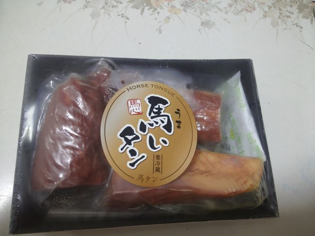 　昔、長野に行った時に買った馬たんがめっちゃ美味かった。今回も必ずゲットンすると心に誓いを立てていざ長野へ出陣です。記憶の頼りは高速道路のSA又はPAで買ったことだけです。<br /><br />　目ぼしば、駒ケ根SAです。ｶﾞ━━(;ﾟДﾟ)━━ﾝ!!　有りません　えい長野県内のSA、PAを当たりますが無いんです。ちなみに長野県内でも見つかりません。どうして無いんじゃ・・・・　諦め気味です、帰路に最後の望みを掛けて中央道を名古屋方面へ走行です。<br /><br />　ｷﾀ━━━━(ﾟ∀ﾟ)━━━━!!。　何と岐阜県にありました。恵那SAにあったんですよ　<br /><br />　馬たん・・逮捕しました。　岡谷の焼肉　縁結にもありませんでしたので嬉しいです。<br /><br />　大阪から長野往復で丁度３０００里です。１２０００KMじゃないですよ。里が中国の里で１里約４００ｍです。したがって中国里で言えば３０００里なんですね。