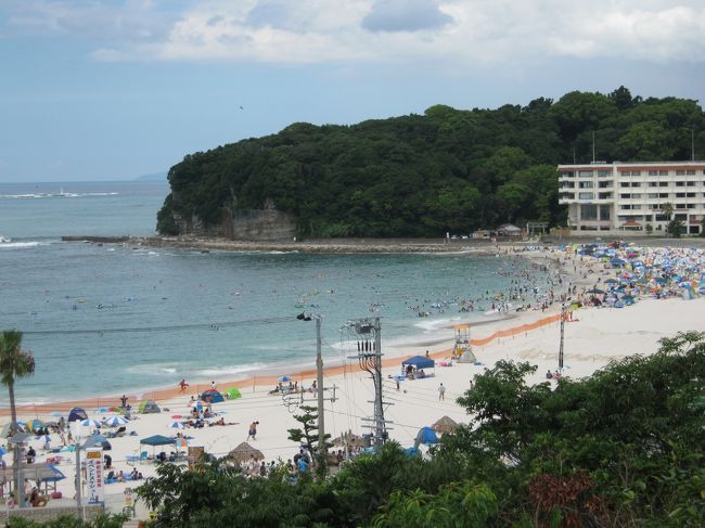 お兄ちゃんが小学校１年生になってから４年生になるまで夏の旅行といえば白浜旅行でした。<br /><br />一番最初は白良浜海水浴場へ行って、とても楽しかったなぁ・・・<br />２年生の時は台風でしたが・・・<br />海水浴場から出た後、エネルギーランドに行ってみようかということになりましたが、３Ｄの恐竜の看板に子供たちが思いっきり拒否反応・・・<br />それ以来行ってませんでした。<br /><br />いままで観光らしい観光をしていなかったyu-miz家族。<br />今年の久しぶりの白浜はいままで行ってないところに行こうということで、行ってみました。<br /><br /><br />白浜エネルギーランド<br />和歌山県西牟婁郡白浜町3083　<br />TEL：0739-43-2666<br />駐車場無料<br />※ＨＰに１００円引きのクーポンあります！