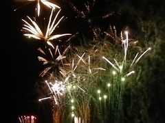和歌山マリーナシティ 花火 スターライトイリュージョン2012～SO COOL！～最も良かった8月19日(日)の花火イリュージョンの模様です。動画あり 。追加で『ポルトヨーロッパ』と『黒潮市場』の写真入れました。　