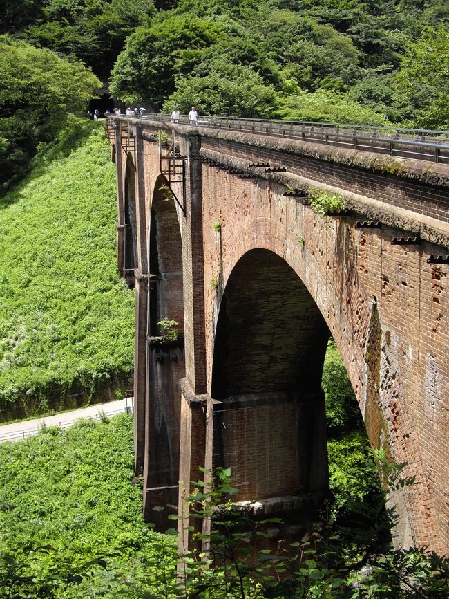 旧信越本線と碓氷峠専用機関車が走っていた線路を遊歩道にしたウォーキングトレイル「アプトの道」と、中山道有数の難所、碓氷峠の東の入口付近にある宿場町「坂本宿」を散策。