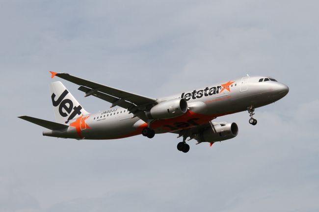 【現在編集中です☆ミ】<br /><br />JetstarJapanで成田-関空便、PeachAviationにて関空-福岡便、AirasiaJapanで福岡-成田便に搭乗するというLCC搭乗旅行をしてきました^^<br /><br /><br /><br />2012年08月21日<br /><br />07時32分 JR成田空港駅に到着<br />07時40分 成田空港第一旅客ターミナル展望デッキに到着。飛行機撮影を開始。<br />11時30分 空港内移動バスを利用して第二旅客ターミナルへ移動。<br />15時20分 空港内移動バスを利用して第一旅客ターミナルへ移動。