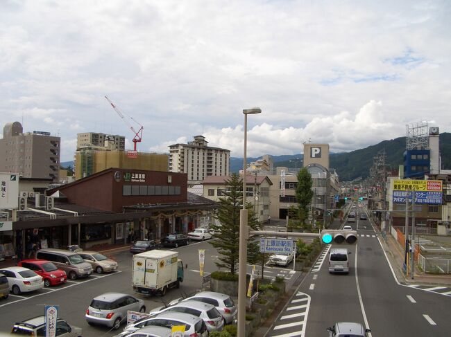 この旅行記は青春18切符で行った関東横断旅行のうち、3日目（東京-山梨-長野-愛知）を書いています。<br /><br />5-1・・・http://4travel.jp/traveler/ripesyaka/album/10704287/<br />5-2（ここ）<br />5-3・・・http://4travel.jp/traveler/ripesyaka/album/10705110/<br /><br />中央本線を貫いてきました。<br /><br /><br /><br />■移動記録<br />・9月3日<br /><br />・上野で起床。<br /><br />上野駅から<br />8時49分発、京浜東北線普通・蒲田行で神田駅へ。8時57分、着。<br />8時59分発、中央線・快速で八王子駅へ。9時59分、着。<br />10時1分発、中央線・普通で大月駅へ。10時53分、着。<br />11時21分発、中央線・普通で小淵沢駅へ。13時9分、着。<br />14時9分発、中央線普通・長野行で上諏訪駅へ。14時39分、着。<br /><br />・駅付近散策<br />・上諏訪温泉へ(諏訪市総合福祉センター 湯小路いきいき元気館)<br /><br />16時49分発、中央本線/篠ノ井線普通・松本行（みどり湖経由）で広丘駅へ。17時18分、着。<br /><br />・auで携帯を充電<br />・ショッピングモールで夕食とシャツ購入<br /><br />18時35分発、篠ノ井線/中央本線・普通で中津川駅へ。20時47分、着。<br />21時0分発、中央線・普通で名古屋駅へ。22時21分、着。