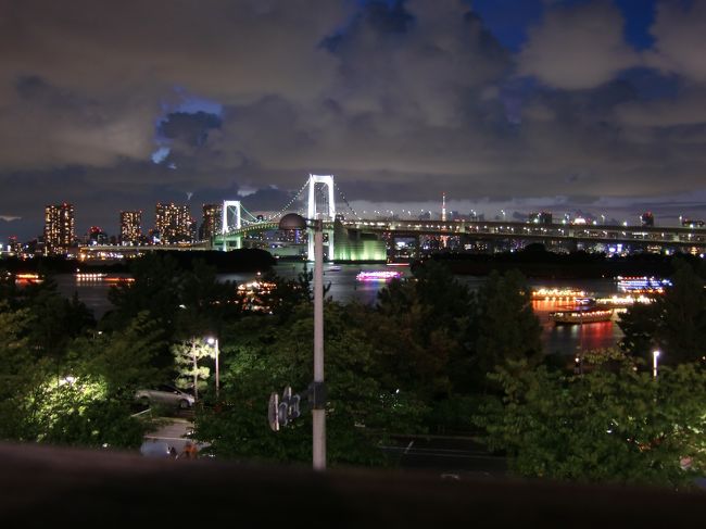 今年２回目のお台場・居酒屋えぐざいる<br /><br />夜景があまりにきれいだったので思わず見とれてしまいました。<br /><br />夕暮れから夜景に変わる風景が一番好きなぴくしーです。