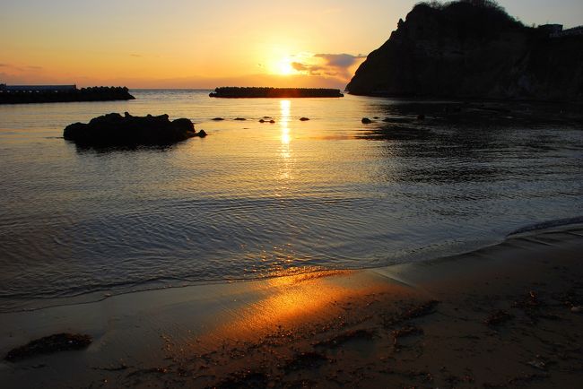 室蘭の夕日スポットベスト５を載せました<br />ここは室蘭市内の電信浜です<br />夏は海水浴でにぎやかです<br />夕暮れは恋人たちの癒しのスポットでしょう