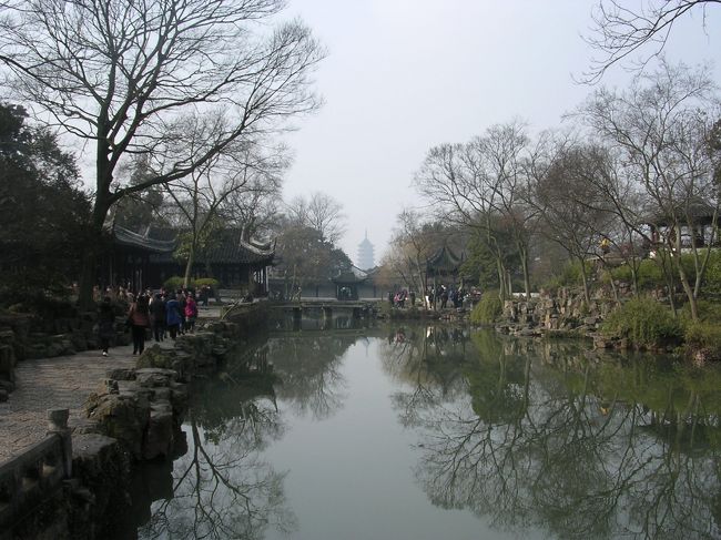 初中国で真冬の上海に行きましたが、ついでに蘇州まで足を延ばしてみました。蘇州というのは上海から電車で30分のところにある町で世界遺産「拙政園」があります。