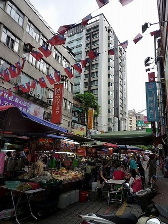 2012年夏の台北旅行1日目　脆皮鮮&#22902;甜甜圈のドーナツ&冰讃のマンゴーかき氷  