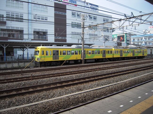 流山線（ながれやません）は千葉県松戸市・馬橋駅と流山市・流山駅を結ぶ５.７Ｋｍ全駅６駅の首都圏きってのミニ路線です。<br /><br />創業は大正５年（１９１６）と古く、開業当時の株主に流山住民が多かったため庶民鉄道との呼び名もあったほどで爾来沿線の住民の足として活躍しました。<br /><br />然しながら平成１７年（２００５）に「つくばエクスプレス」が開通し南流山駅が完成、秋葉原を中心とする都心と流山市内との利便性が良くなりますと、従来の流山線利用客はつくばエクスプレスを利用する事になり鰭ヶ崎（ひれがさき）駅では競合にさらされます。<br /><br />確かに常磐線と新設のつくばエクスプレスに挟まれたエリアで鉄道としての役割を果たすのは厳しい環境とはいえ、独自の主張を貫き通す人間に例えるならば流山線に拍手を送りたい心境になります。<br /><br />