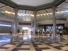 東京駅丸の内側の改修工事状況と周辺の風景