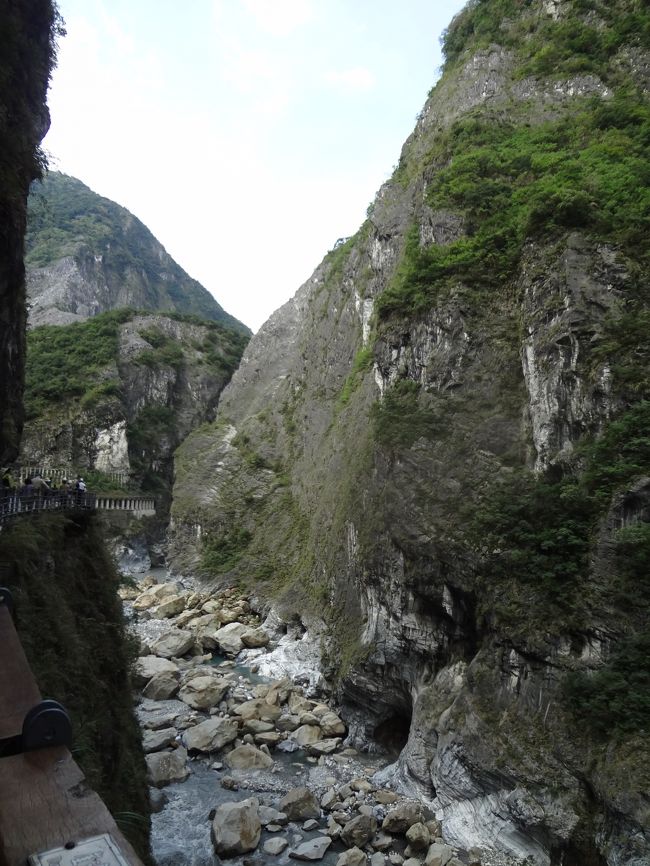 <br />　クルーズ4日目。<br />　台湾の景勝地、花蓮へ。<br />　今回の旅行で、楽しみにしていたもののひとつ、タロコ渓谷の、まさに絶景、に圧倒されました。