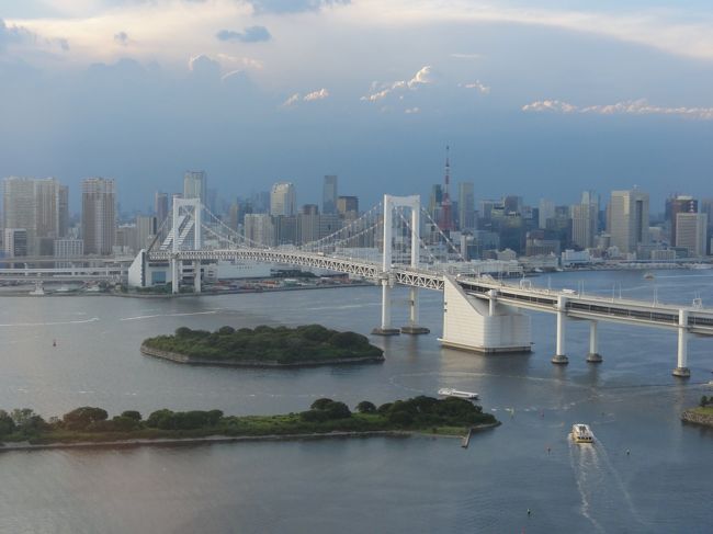 夏休みも終わり、人も少なくなったお台場を散歩する。<br />残暑きびしく涼を摂りながら観光スポットを歩く。<br /><br />(歩いたコース)<br />台場駅〜ガンダム〜台場海浜公園〜台場公園〜パレツトタウン〜フジテレビ本社25階〜自由の女神〜ガンダム