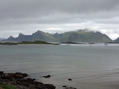 ロフォーテン諸島(ノルウエー) 海を眺めてピクニック気分　モスケネス～フラックスタッド島