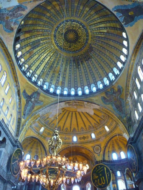 オスマン帝国下でモスクだったアヤソフィア博物館でビザンチン帝国の痕跡を探す。