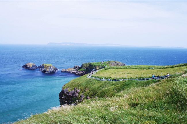 脅威の奇岩ジャイアンツ・コーズウェイを見に、<br />北アイルランドへ週末一人旅！<br />地球の骨格を思わせる壮大な景色に圧倒されます。