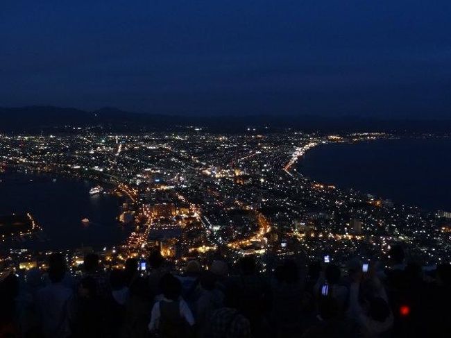 度重なる函館出張の旦那のおすすめで函館の味を確かめに!世界三大夜景に朝市、元町のハイカラ散歩。<br />さらに3年ごとアート催事ハコダテトリエンナーレ。Takanosundayシュランの★鑑定は?