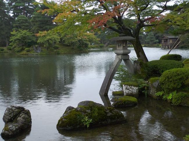 富山 新湊大橋を開通前に歩いて渡り、本日の宿泊先は金沢。<br />ツアーなので軽くなぞっただけで終わってしまったので、<br />今度は個人旅行で来ようと思いました。<br /><br />“弁当忘れても傘忘れるなって”言われる通り、金沢観光は<br />雨でした。