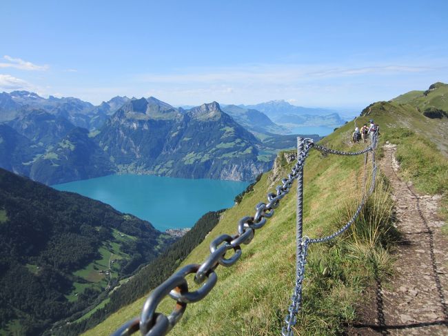 ２年ぶりのスイス旅行に行ってきました。これまでのスイス旅行で最長の14泊16日の旅で、ご近所さんと私ども夫婦を合わせての５人旅でした。何よりもお天気に恵まれ、本当に幸せな毎日を過ごすことができました。 【行程】アルトザンクトヨハン４泊 →グアルダ１泊 →シルスバゼリア４泊 →ベッケンリート３泊 →フラウエンフェルト２泊 こうして旅行記を作ることそのものが、旅の楽しみのうちのひとつですね。