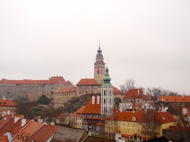 After Austria, I headed to Tchecque by train. I stopped by Tschesky Klumlov, one of the national heritage site.