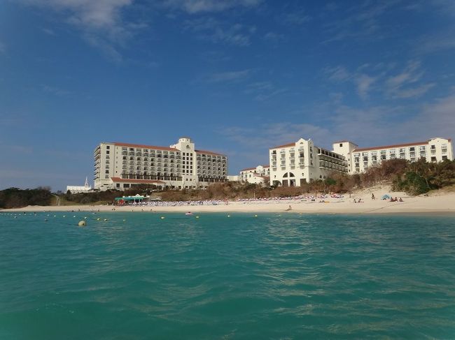 3連休を1日ずらして沖縄に行ってきました。<br />普段は国内は価格重視で、ビジネスホテルも多いのですが<br />今回は訳あって「ホテル日航アリビラ」に泊ってきました。<br /><br />本編はリゾート内の様子です。